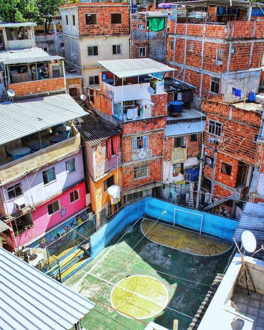 Quadra de futebol FIFA Street no coração da Favela Tavares Bastos, Rio de Janeiro