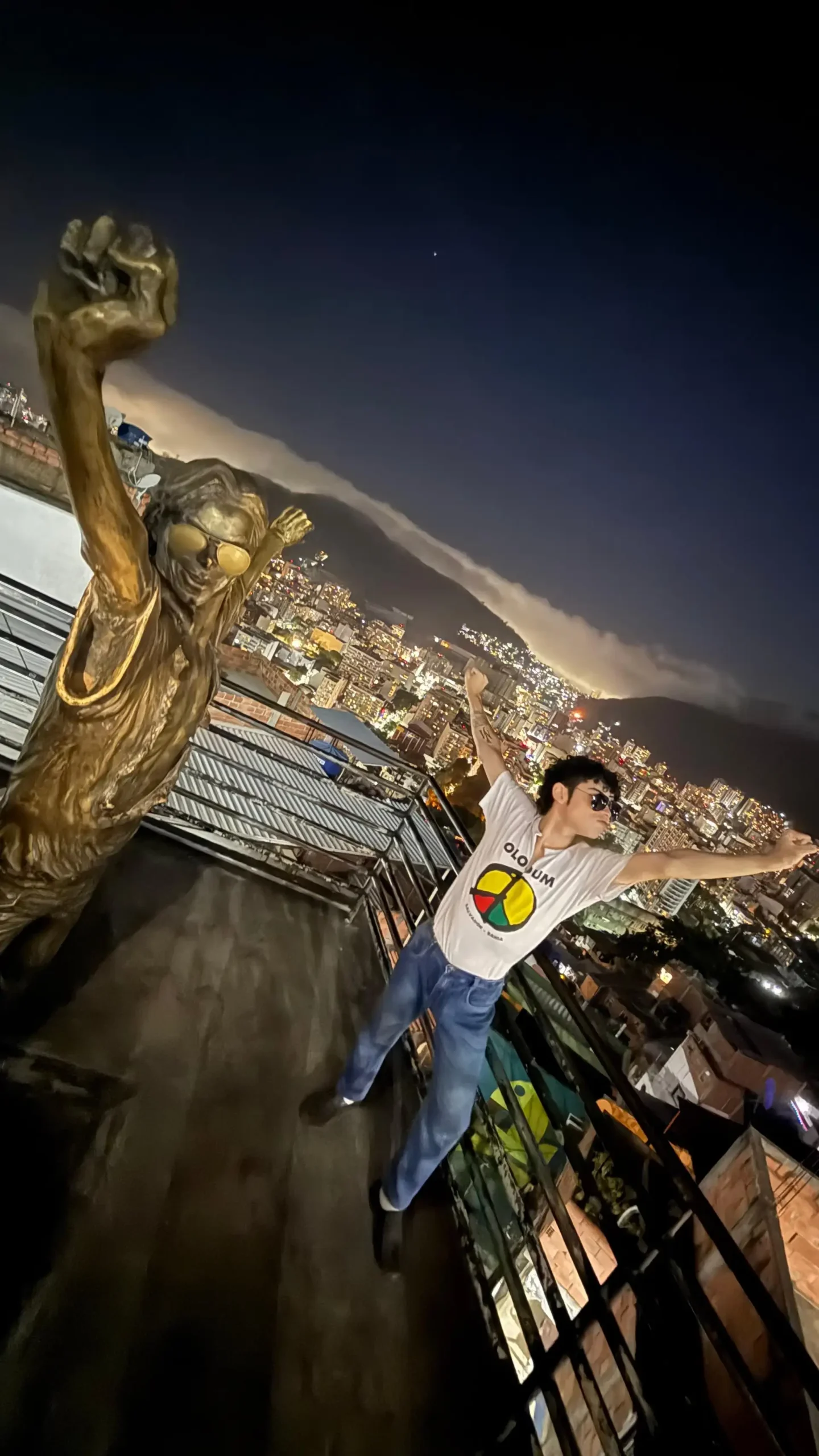 Estátua de Michael Jackson na Favela Santa Marta, local de gravação do clipe They Don't Care About Us